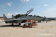 Leteck streby lietadiel MiG-29 a L-39 na strelnici v Kuchyni    